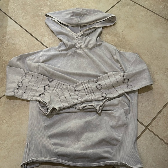 NWOT free people hooded good karma running top - Picture 4 of 7